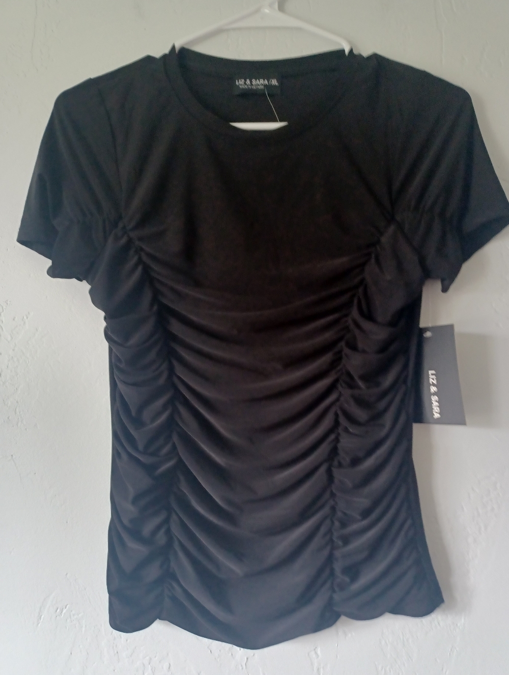 NWT Liz & Sara Black Ruched Short Sleeve Tee